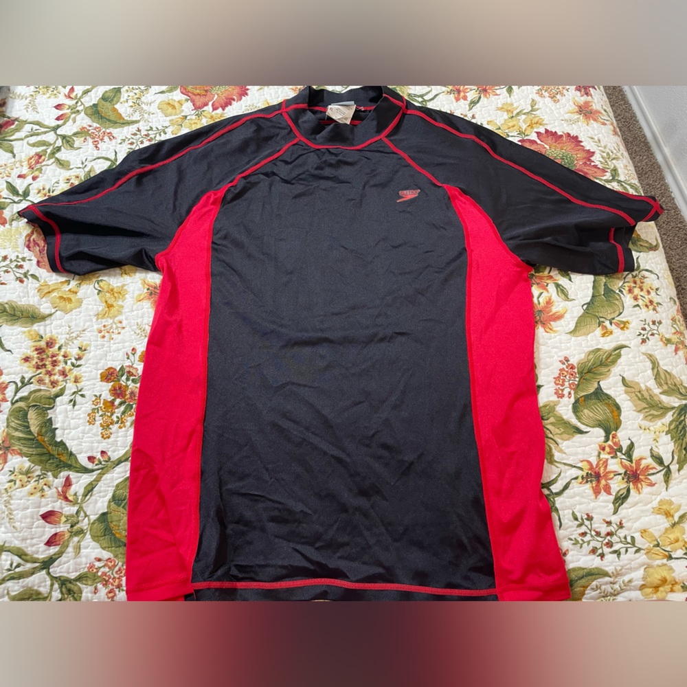 XL Speedo rash guard short sleeve